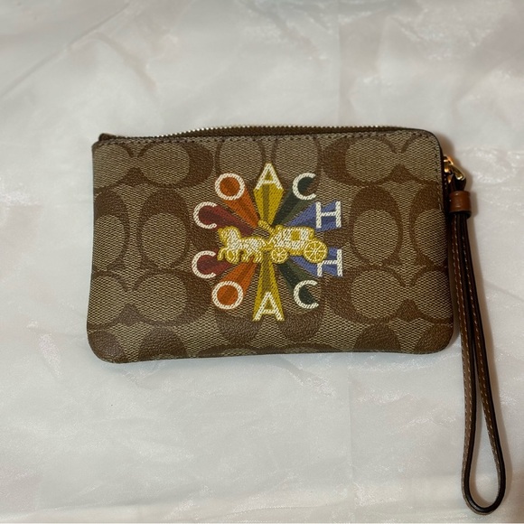 COACH Rainbow Corner Zip Wristlet In Signature Canvas With Radial Rainbow - Picture 1 of 6